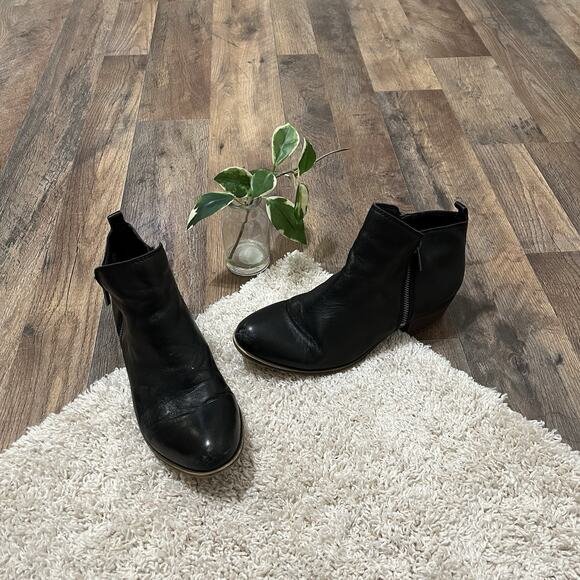 Lucky Brand Size 8.5 M Black Zip Closure Basel Ankle Boots Booties - Picture 1 of 7